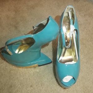 Kafira Heelless platform Shoe